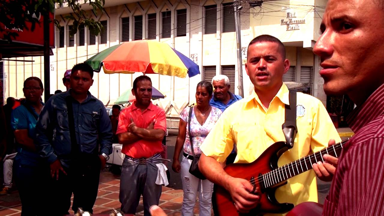 Lo Que Esta De Moda   Inspiracion Parrandera -  cancion de las Colas