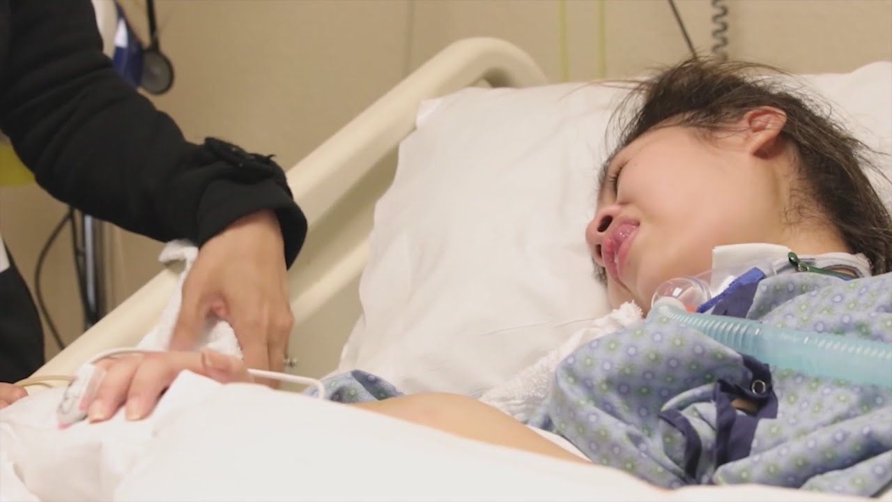 Trial begins for doctor charged in teen patient's death