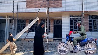 Download Lagu An unexpected incident: an officer arrives at Shakeel's house to summon her to court. MP3