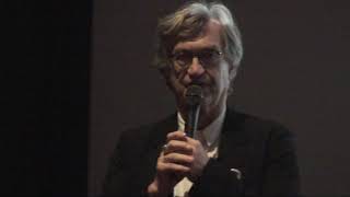 WIM WENDERS parle de "Jusqu'au bout du monde" à l'occasion de sa ressortie en version longue.