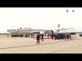 Xi Disembarks Plane to Begin US State Visit