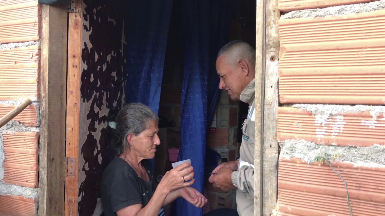 health insurance Colombia: Ayudando a sus vecinos a combatir la tuberculosis