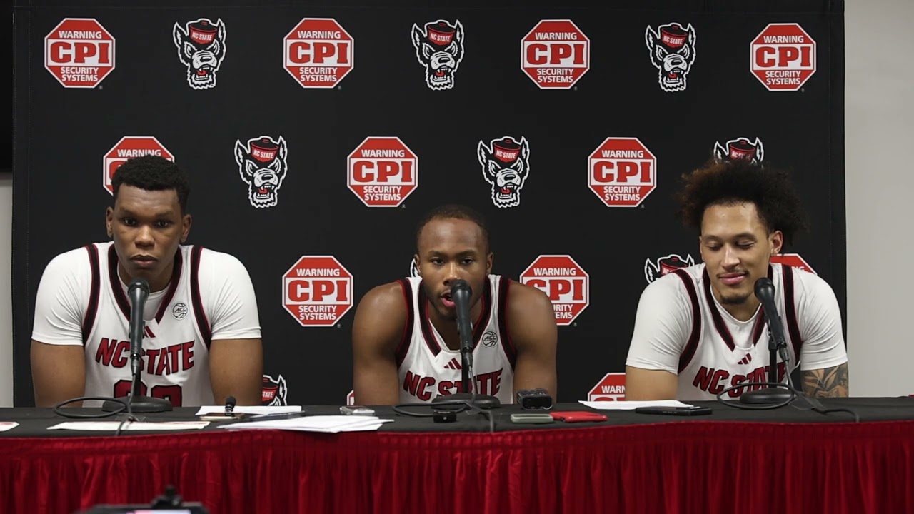 G Тре Холломан, F Вен-Аллен Любин и Даррион Уильямс на пресс-конференции после матча, посвященног...