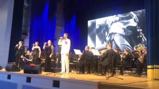 Зрители исполнили «День Победы» вместе с оркестром «Волга-Бэнд»