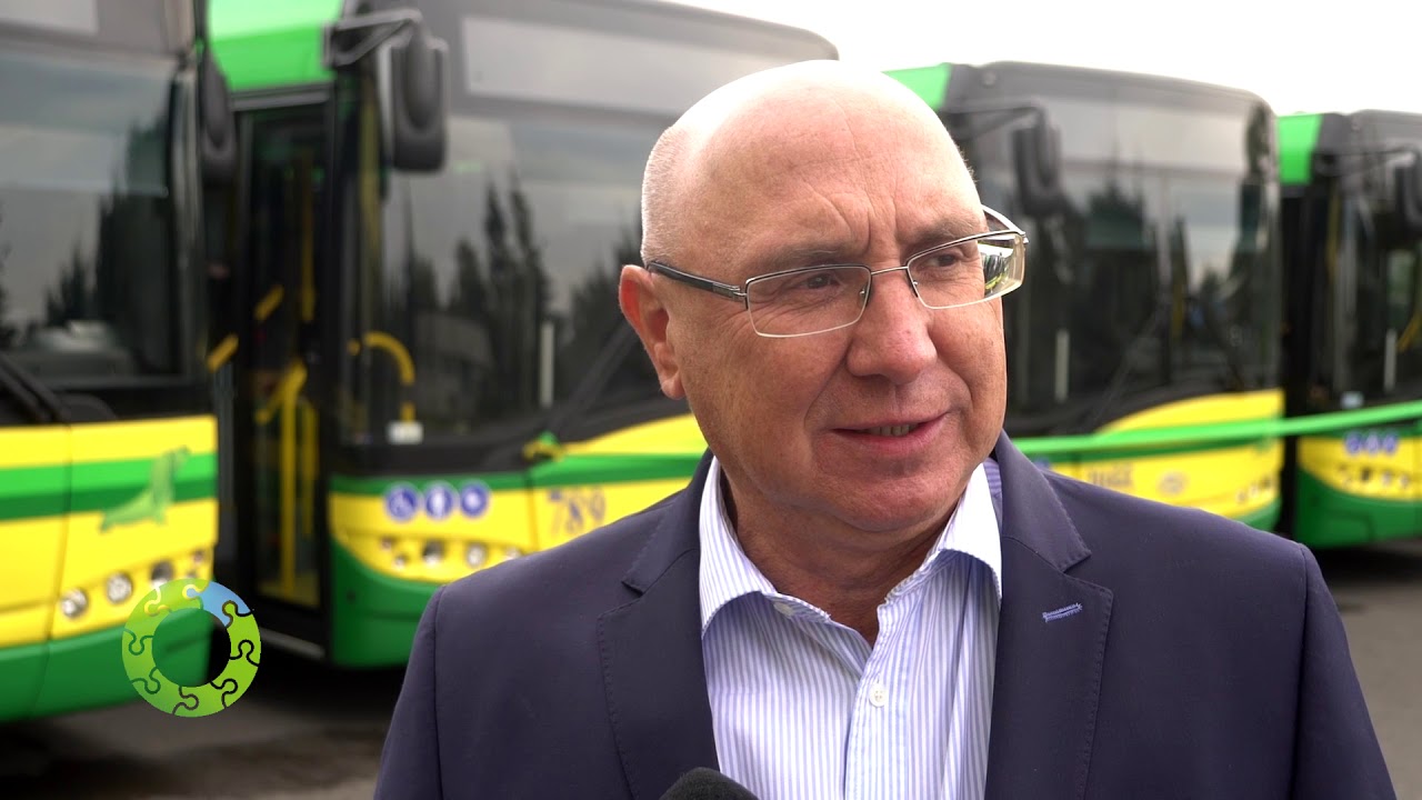 Police z nowoczesnymi autobusami