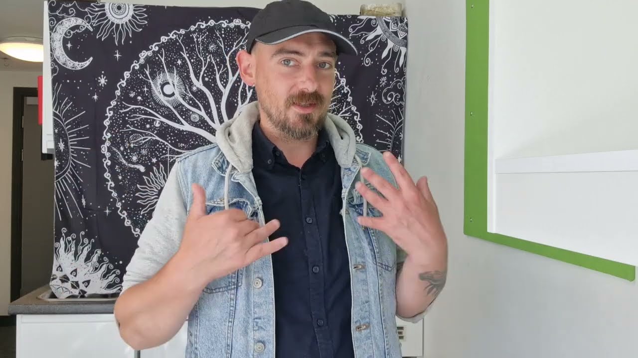 Leo ♌️ LEO! THIS PERSON CAN NOT GET YOU OFF THEIR MIND! | September 2025 Love Reading