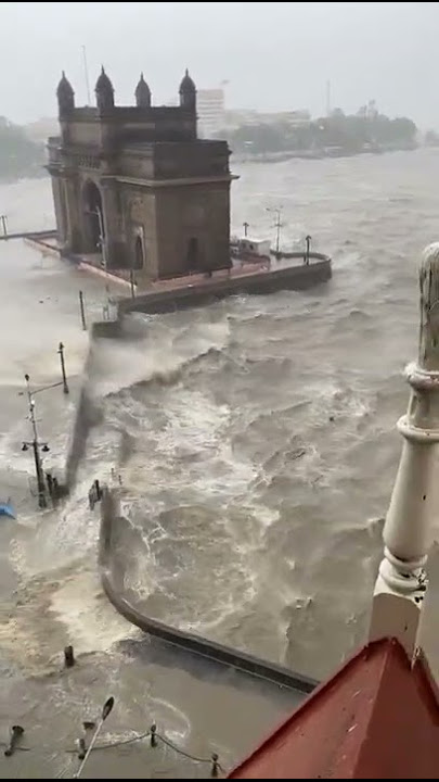 samundar me tufaan  ka najara gateway of India @Mumbai se