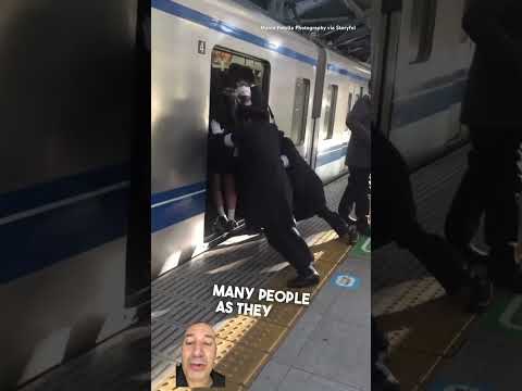 يوم عادى فى مترو طوكيو