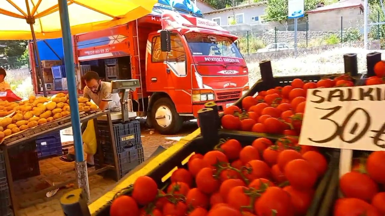 ŞEFAATLİ'DE PERŞEMBE SEBZE PAZARI