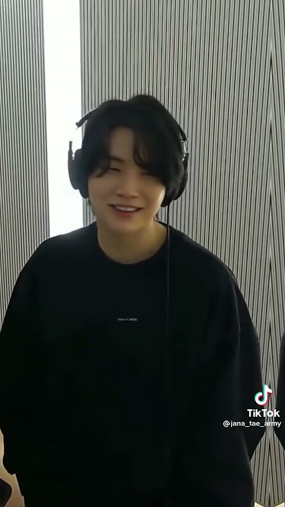 SUGA SING LOVE IS GONE 😭😭😭😭😭💗💗💗🖤🖤🖤🖤