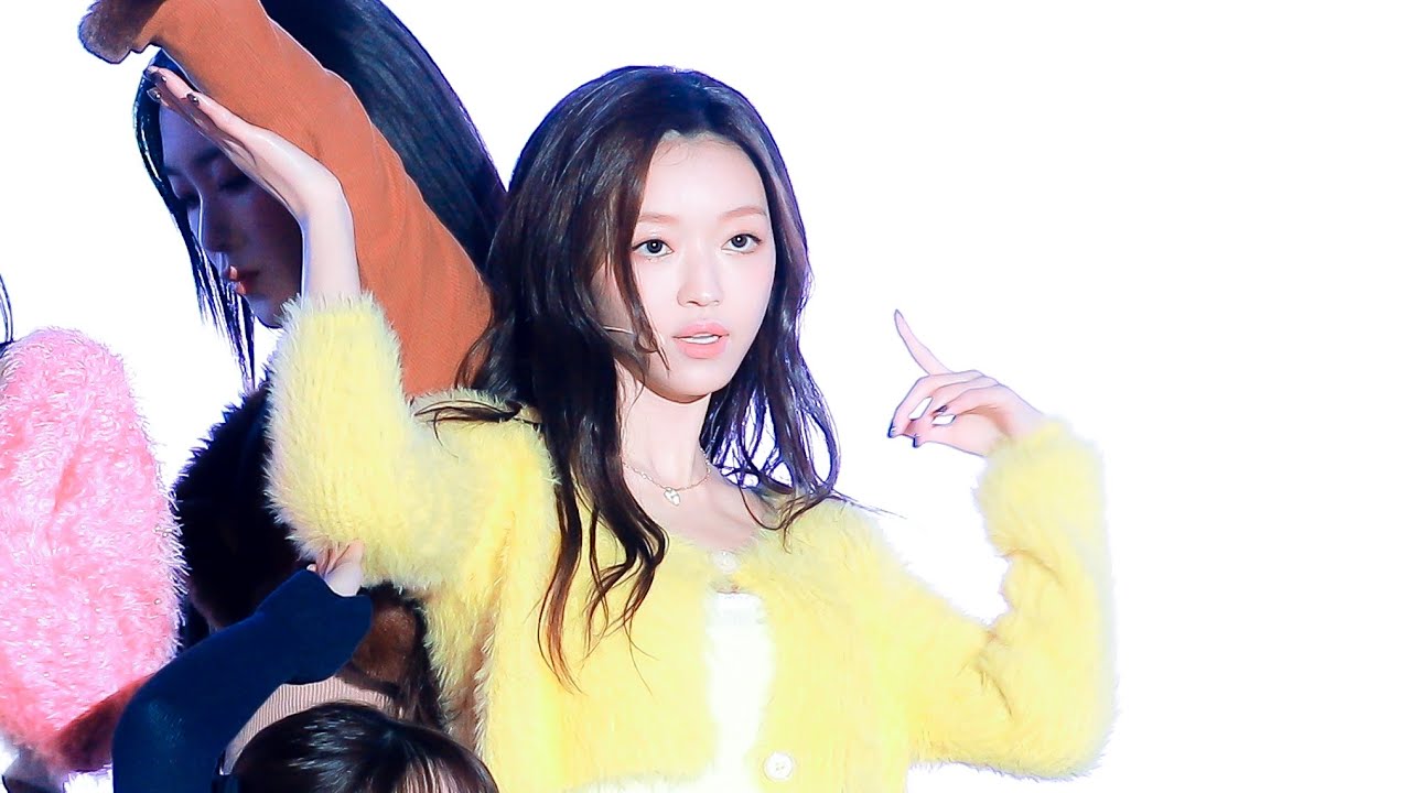 211030 오마이걸 유아 : 던던댄스 Dun Dun Dance  - YooA focus @K-POP in Suncheon (4K 30p