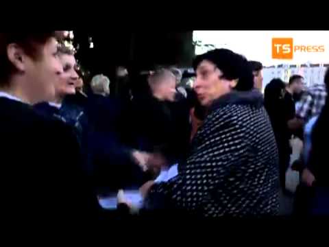 რიგი ქართული ოცნების მაისურების დარიგებისას