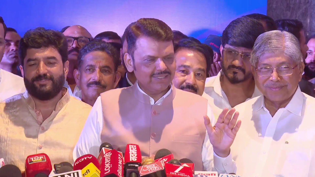 मुख्यमंत्री देवेंद्र फडणवीस......live पुणे