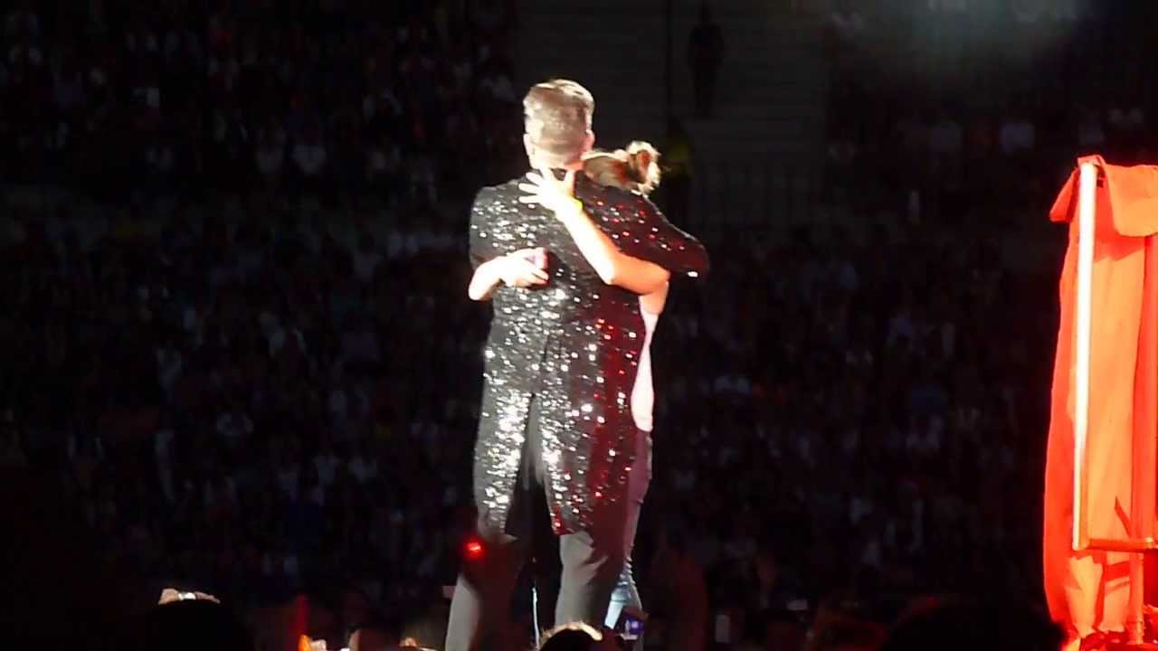 Robbie Williams takes French fan Amelie on stage @ Koning Boudewijn Stadion - Brussels 03.08.2013