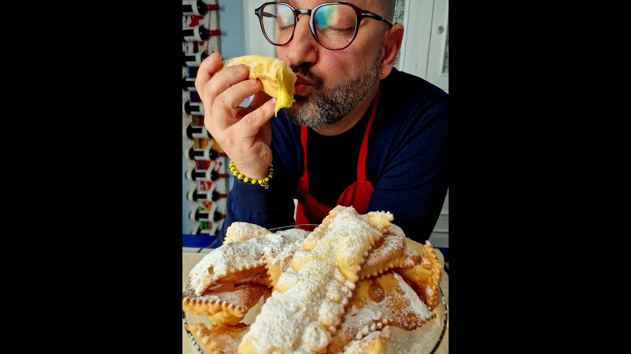 Chiacchiere ripiene con crema pasticcera! I Fornelli di Max. Lascia un like e attiva la campanella