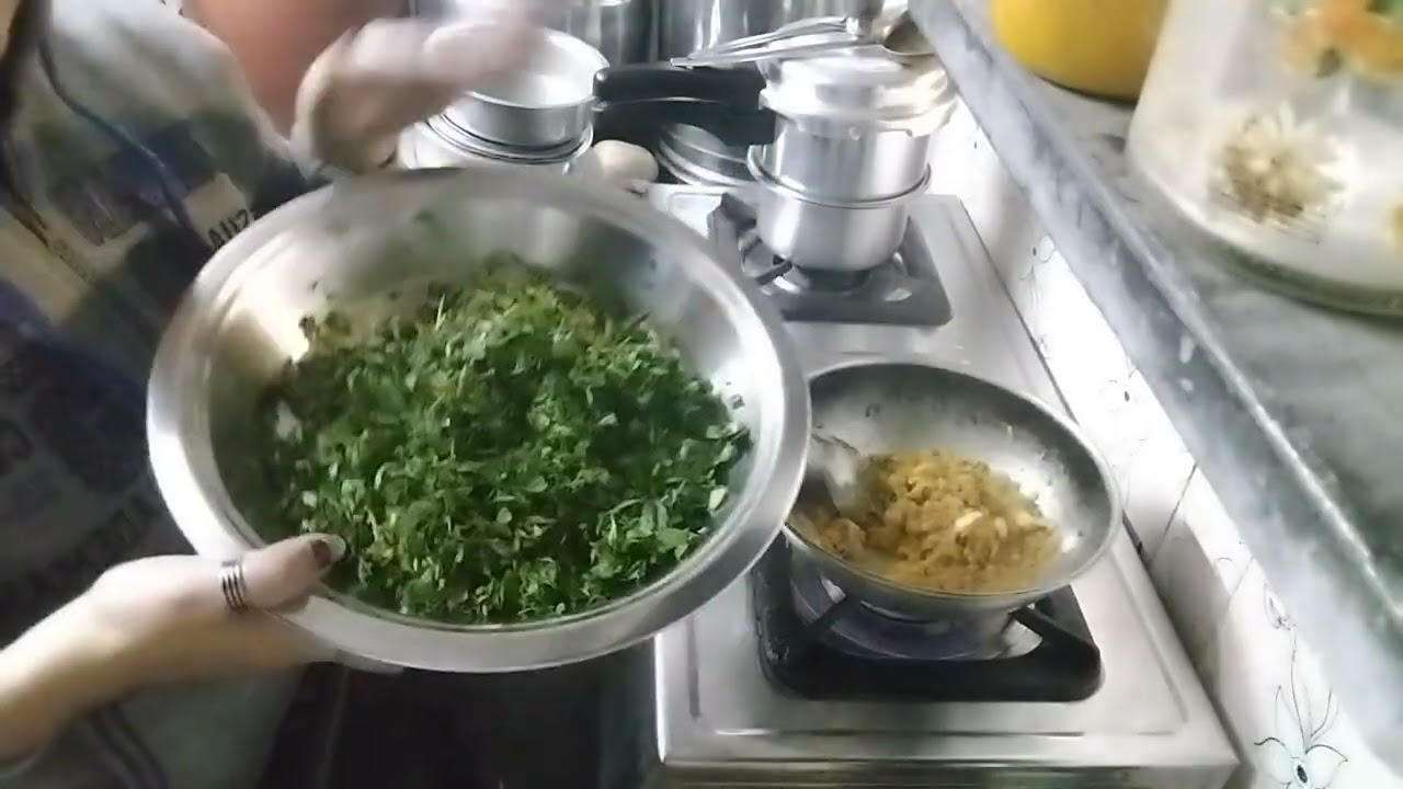 मेथीची भाजी कशी बनवायची याचा येथे पूर्ण व्हिडिओ आहे.