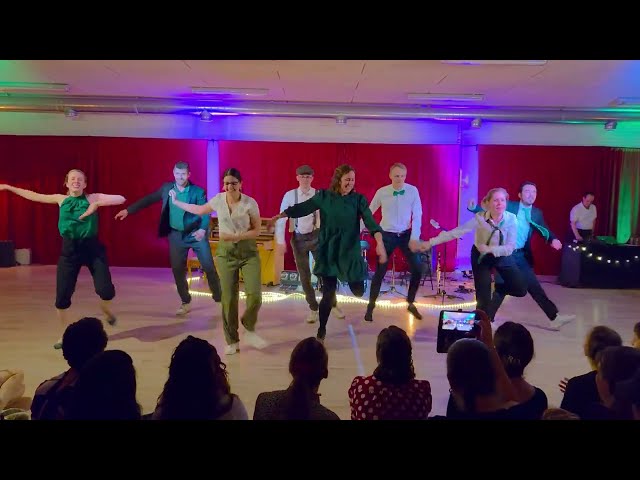 Amazing Show Class performance from our latest Friday Party! 🪩💫

Can you spot elements of four known routines (some so