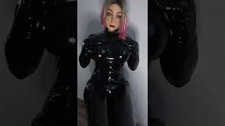 Feels so good being a shiny rubberdoll! #femalemask #latex #rubberdoll