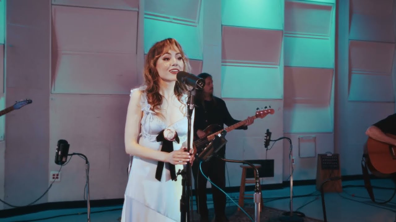 Lara Lucille - In The Shade (Live from EastWest Studios)