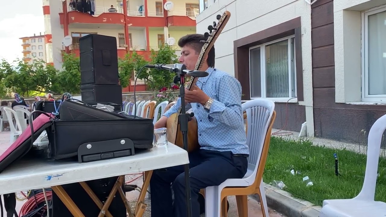 ELLERİ CEBİNDE HALİ PERİŞAN