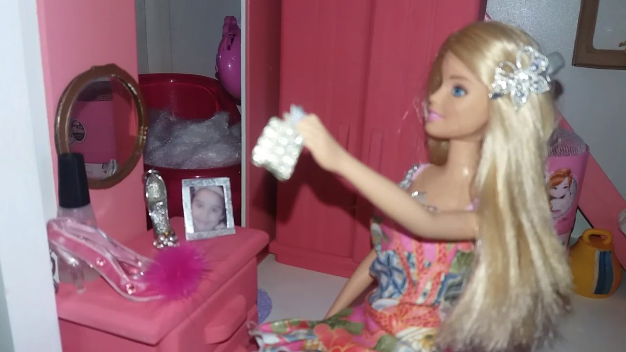 NOVELINHA DA BARBIE: funcionária de Barbie quebra tudo ! camera iphone 8 plus apk