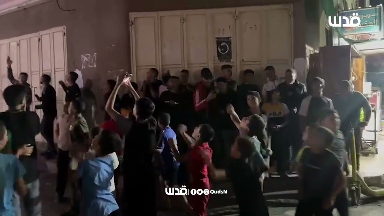 احتفالات الفلسطينين من مخيم عسكر في نابلس بعد هجوم إيـــران على الاحتلال