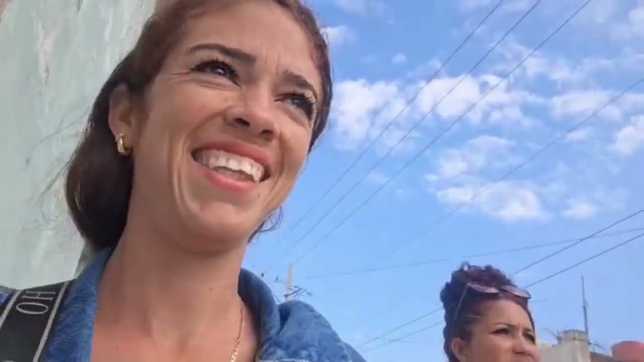 Esto es una LOCURA el Salario de un MES  en dos Jarros y unas Salchichas Holguín Cuba 