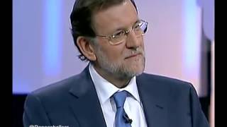 Rajoy regaña a Rajoy por subir el tabaco.