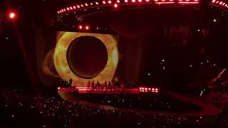Ariana Grande | Concert Opening - Raindrops + God is a woman | Sweetener World Tour Hamburg 9.10