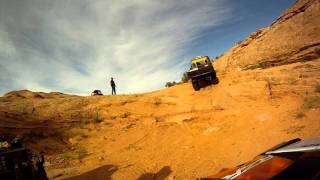 unimog rzr4 climbing bowl hole in the rock.MP4