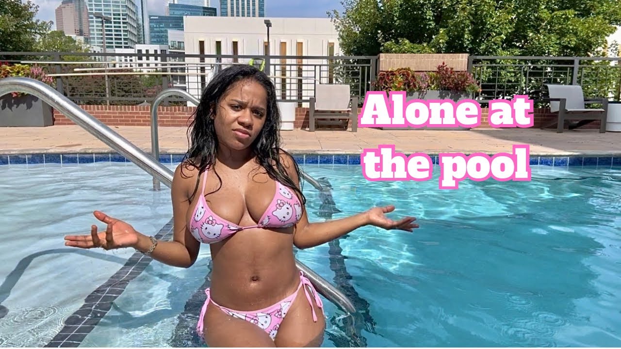 POV: we’re on FaceTime at the pool (solo pool day vlog) - YouTube