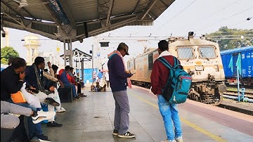 13241 Banka rajendra nagar intercity exp arriving at jamalpur jn.#viralvideo #wap7 #railway #youtube