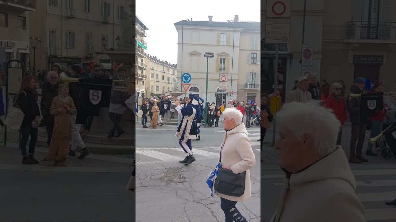 Protest for violence against women and the Carnival Aqui Terme Italy 🇮🇹 🪅🎊🎉👯‍♀️🎪🤡📯🎺🥁