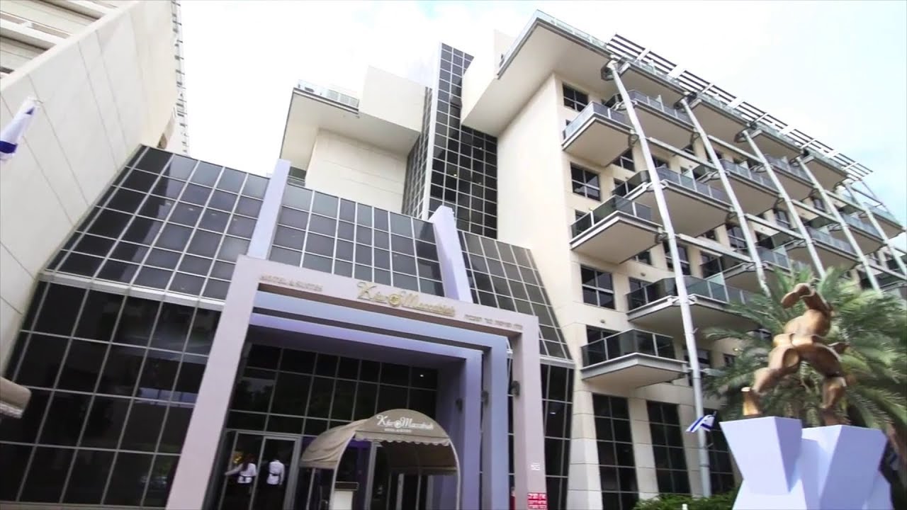 סיור בכפר המכביה כולל מלון, חדר הכנסים, מגרשים וחדרי הלבשה