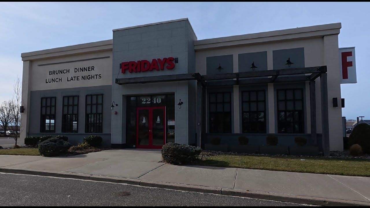 Filming the Closed TGI Fridays in Farmingville NY