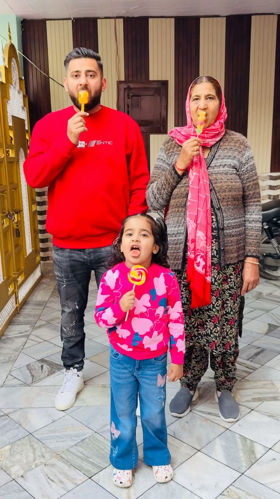 Anaya Ko Lollipop Nahi De Rahe The Papa Or Dadi ?