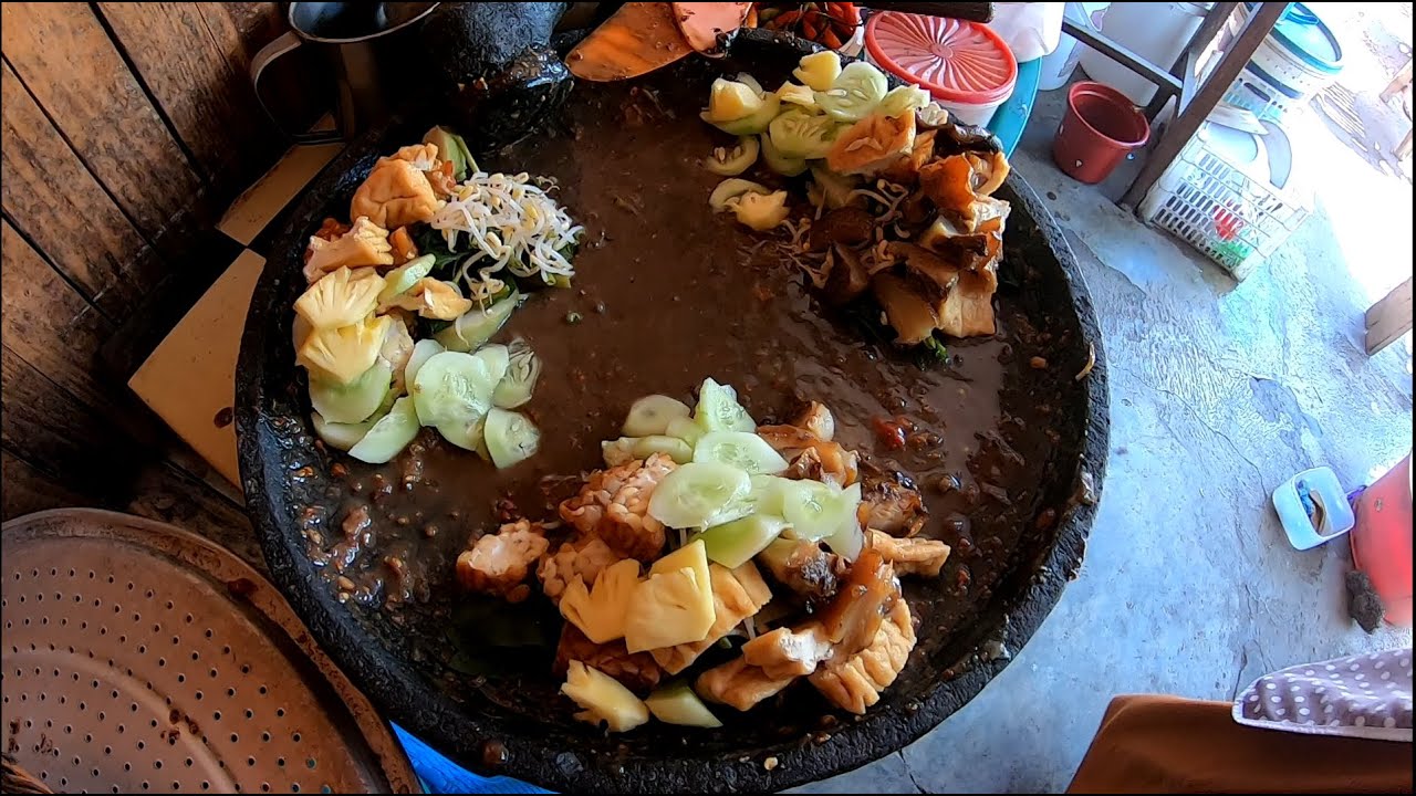 Rujak Cingur | Makanan Khas | Kuliner Jalanan 
