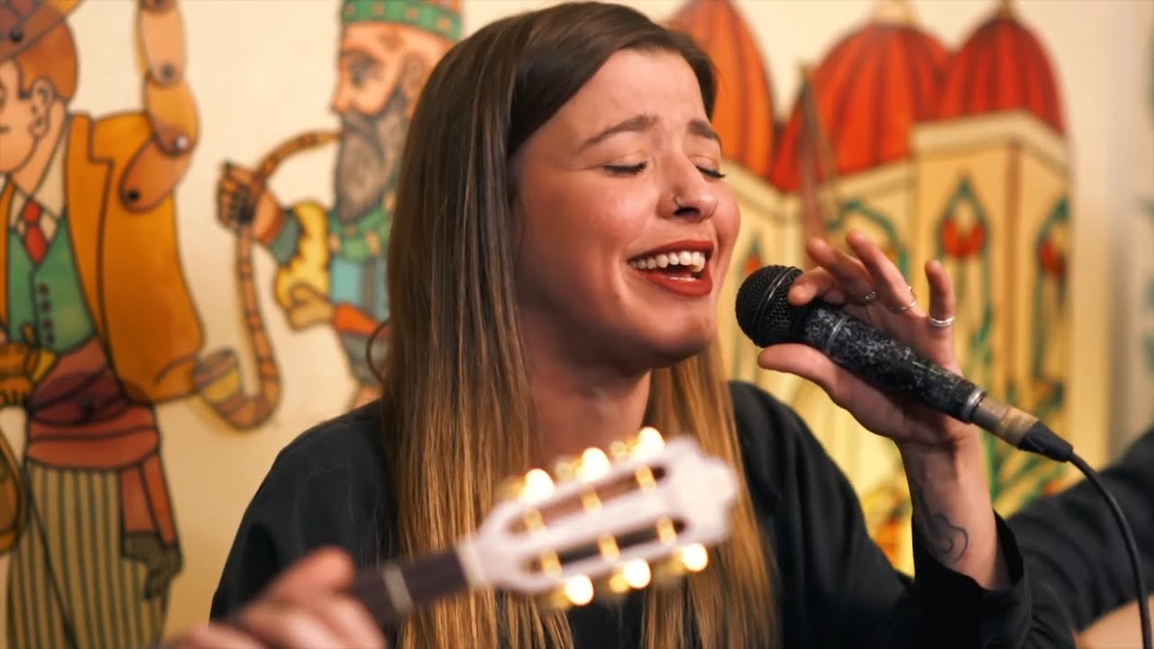 Ιουλία Καραπατάκη - Το καινούριο τσιφτετέλι (τσιφτετέλι με μπουζούκι)-10 χρόνια Καραγκιόζης Εξάρχεια