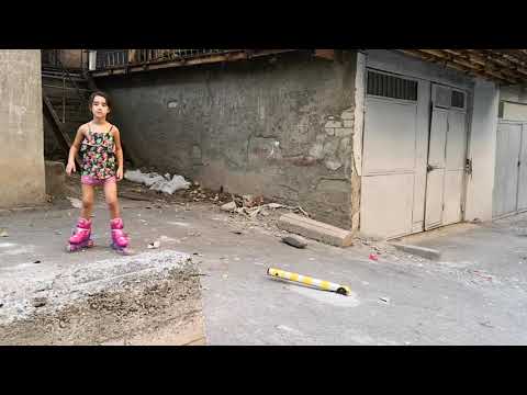 თამთა და ანასტასია როლიკებზე