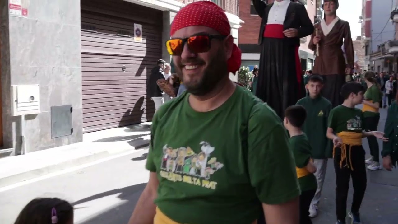 XVIII Trobada Gegantera del Prat de Llobregat. Desfilada de totes les Colles pels carrers del poble