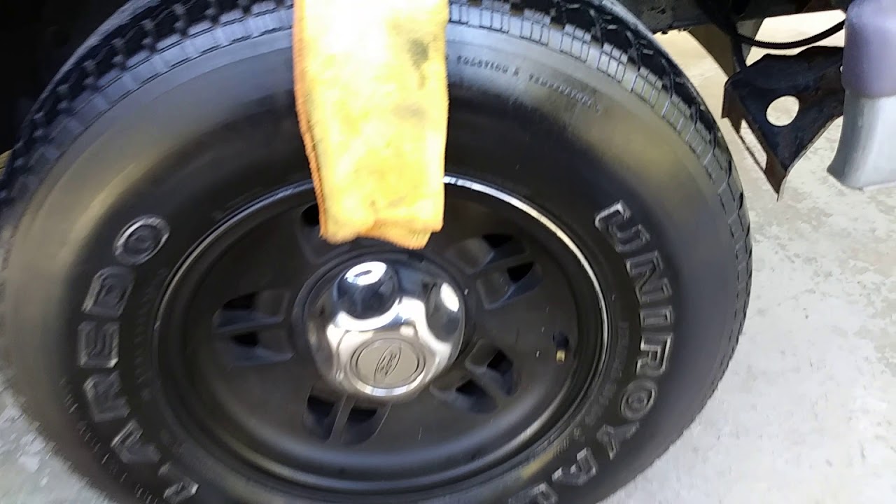 Chemical guys natural shine vs carpro perl dressing YouTube