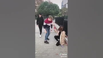 اجمل حالات واتس أب قصيره عن بنت تحب ولد 