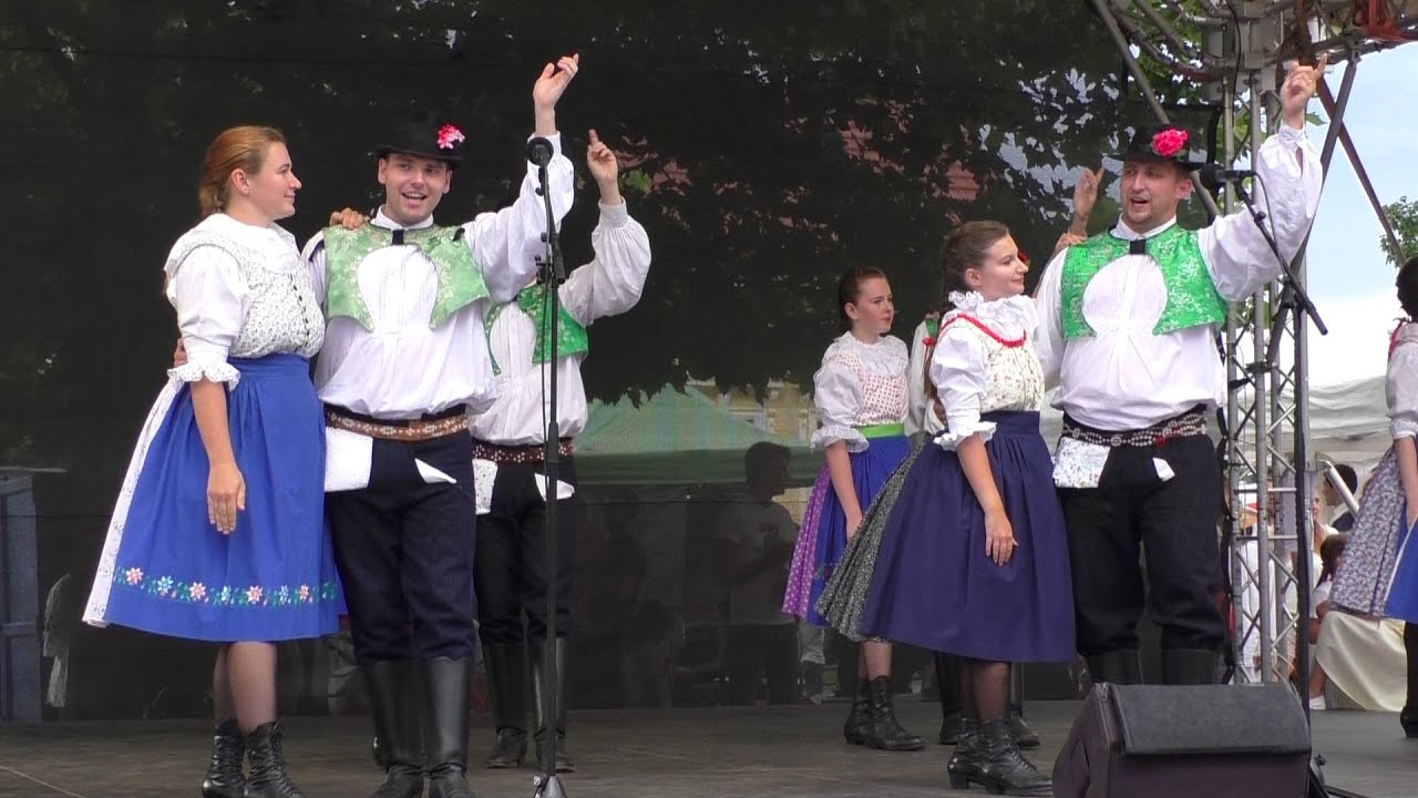 Dostaveničko s folklorem - FS Demižón