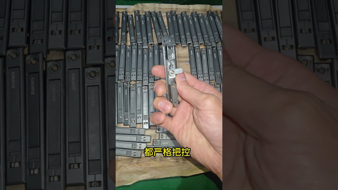 Screen window hinge lock 