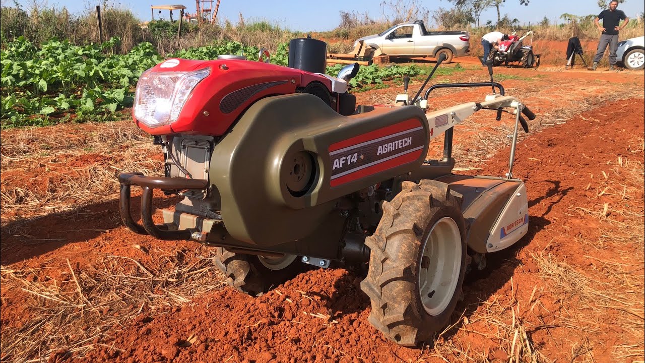 MICRO TRATOR AGRITECH NO PREPARO DE SOLO COM ROTATIVA!