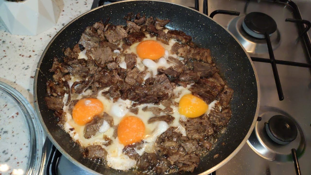KAVURMA PASTIRMA VE SUCUKLU YUMURTAYI BOŞ VERİN ASIL SİZ BU TARİFİ DENEYİN! Lezzetli Kahvaltı Tarifi KAVURMA PASTIRMA VE SUCUKLU YUMURTAYI BOŞ VERİN ASIL SİZ BU TARİFİ DENEYİN! Lezzetli Kahvaltı Tarifi