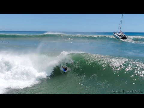 Surfing Ala Moana Bowls 🔥(August 21, 2022)   4K