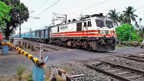 Fastest Fast WAP-5 Loco Led Rocket Speedy New Jalpaiguri-Howrah Shatabdi Exp between Railgate | IR