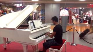 Frankfurt Airport - Bechstein Piano chords