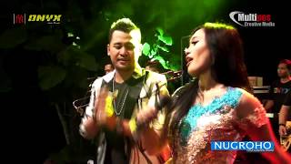Isyarat Cinta  - Ilham Gemilang feat Weni - Onyx music